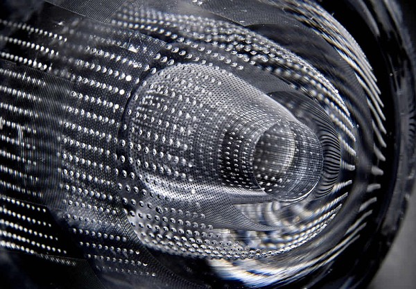 Moire matrix 9: hybrid form, Shelley James, blown by Liam Reeves,  May 2013, 21 x 21 x 20cm, hot glass Image by Ester Segarra © 2013 